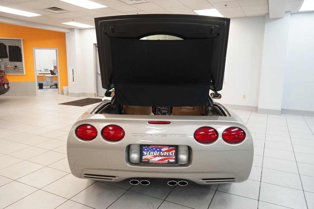 Used 2002 Chevrolet Corvette Coupe w/ Preferred Equipment Group1 RWD image 9