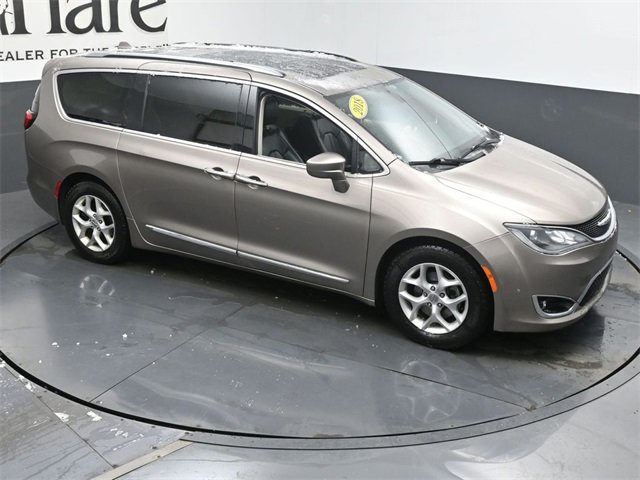 Used 2018 Chrysler Pacifica Touring-L Plus w/ Tire & Wheel Group image 39