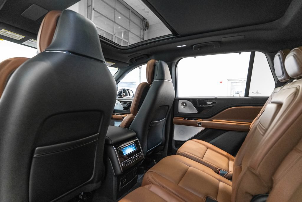 Used 2021 Lincoln Aviator Reserve w/ Equipment Group 202A AWD/4WD image 14