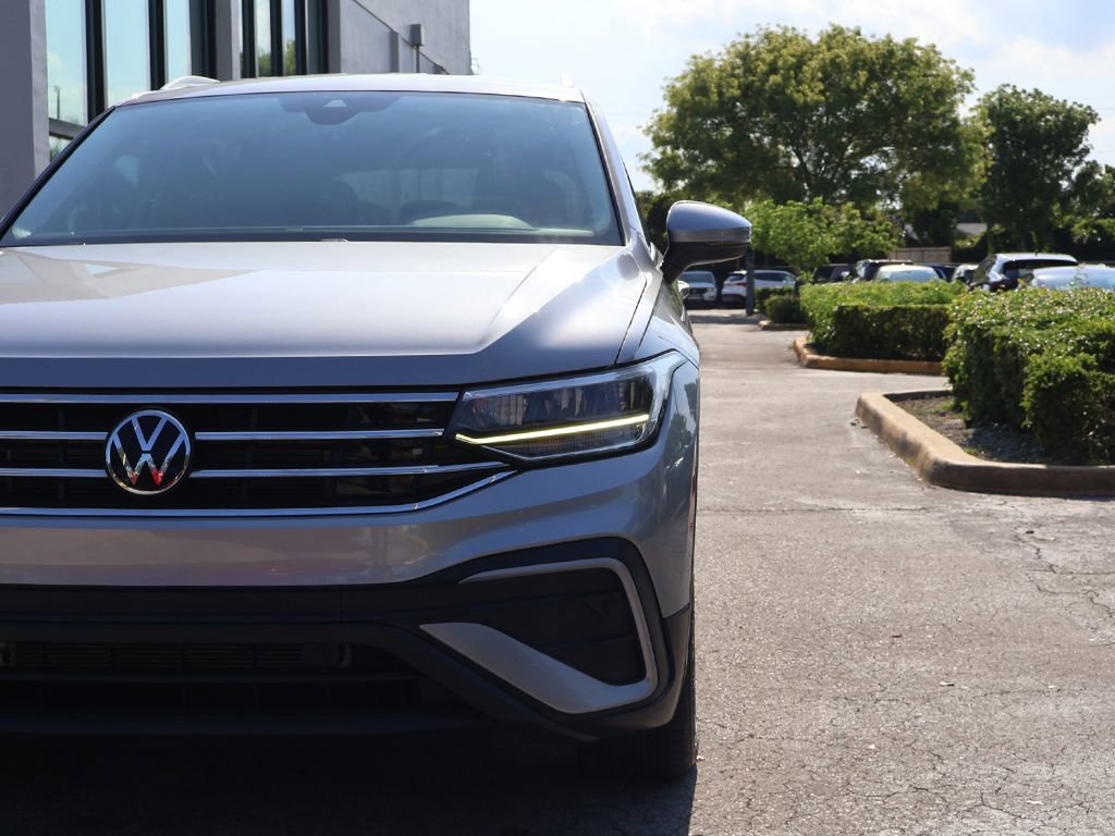 Used 2023 Volkswagen Tiguan SE FWD image 11