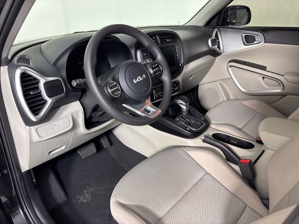 Used 2023 Kia Soul LX image 15