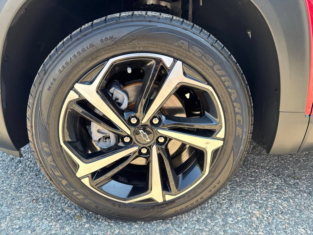 Used 2021 Chevrolet TrailBlazer RS w/ Sun and Liftgate Package AWD/4WD image 11