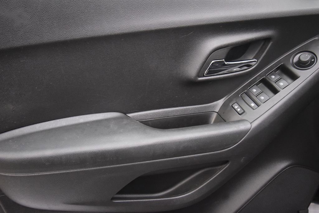 Used 2022 Chevrolet Trax LT w/ Driver Confidence Package AWD/4WD image 26