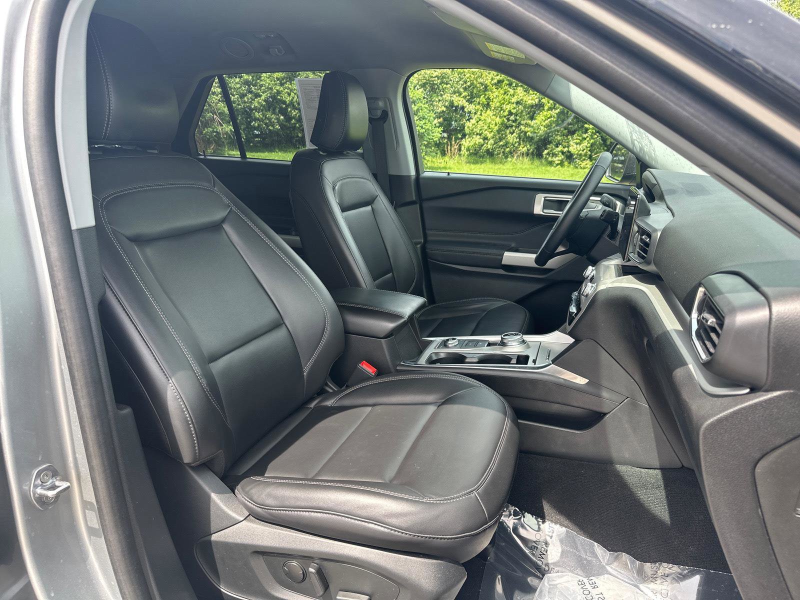 Certified 2023 Ford Explorer XLT w/ Equipment Group 202A AWD/4WD image 21