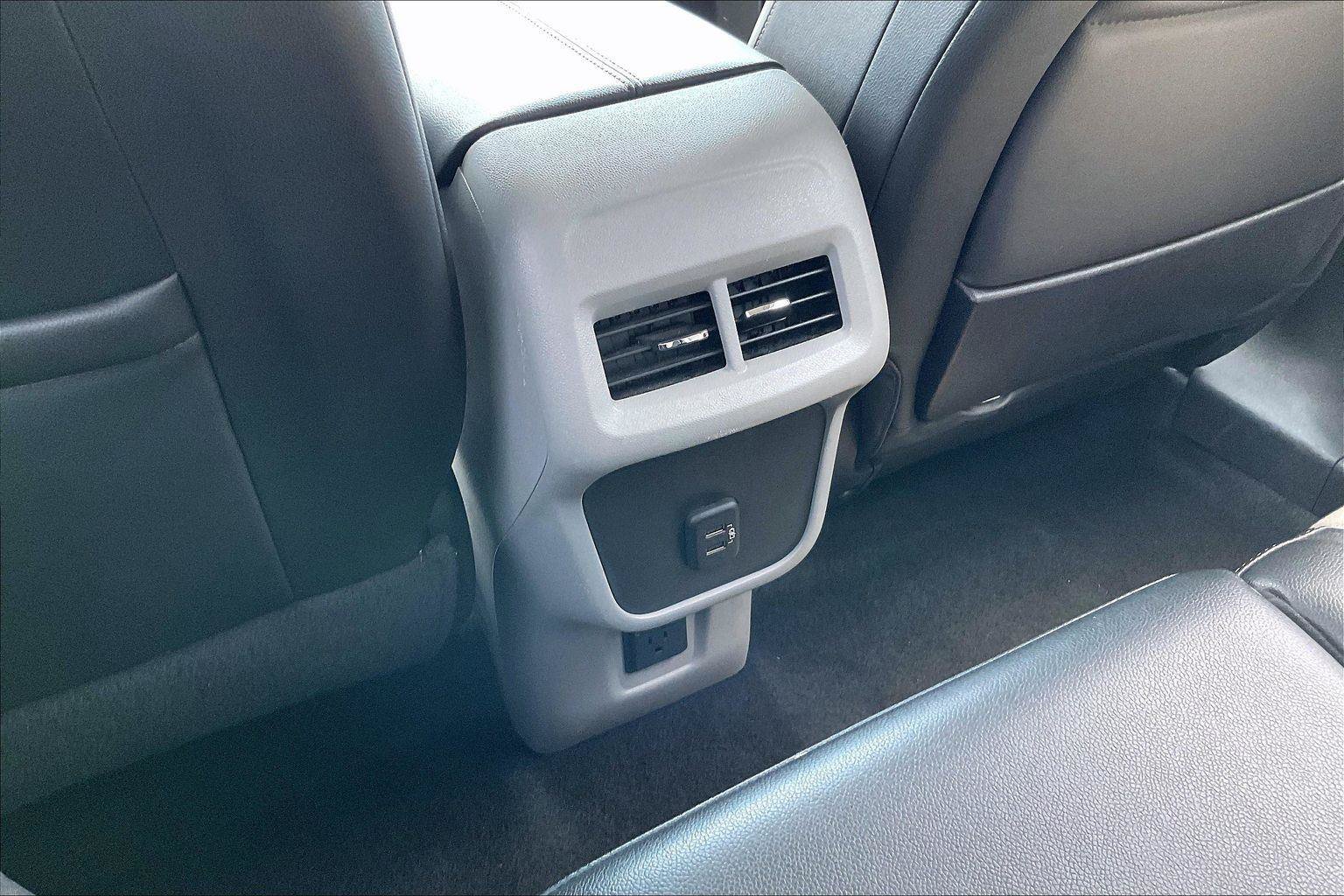 Used 2024 GMC Terrain SLT AWD/4WD image 32