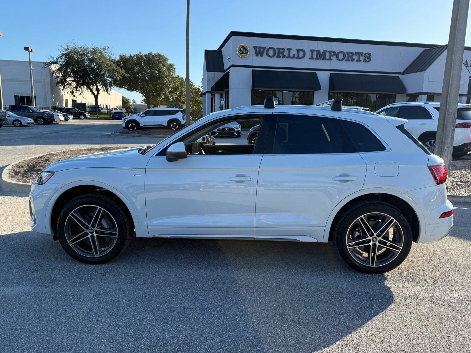 Used 2024 Audi Q5 e Premium Plus w/ Premium Plus Package image 9