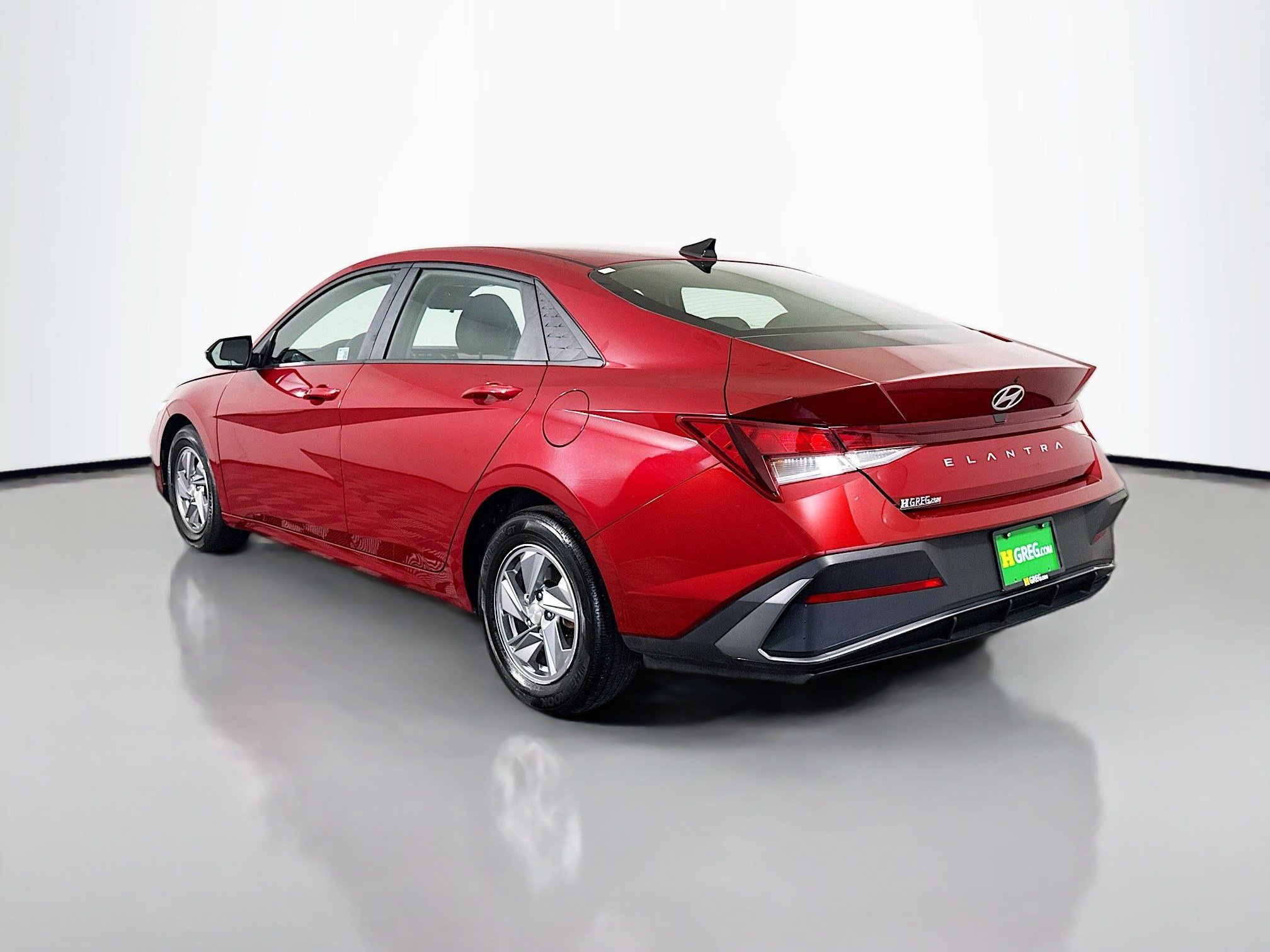 Used 2024 Hyundai Elantra SE FWD image 7