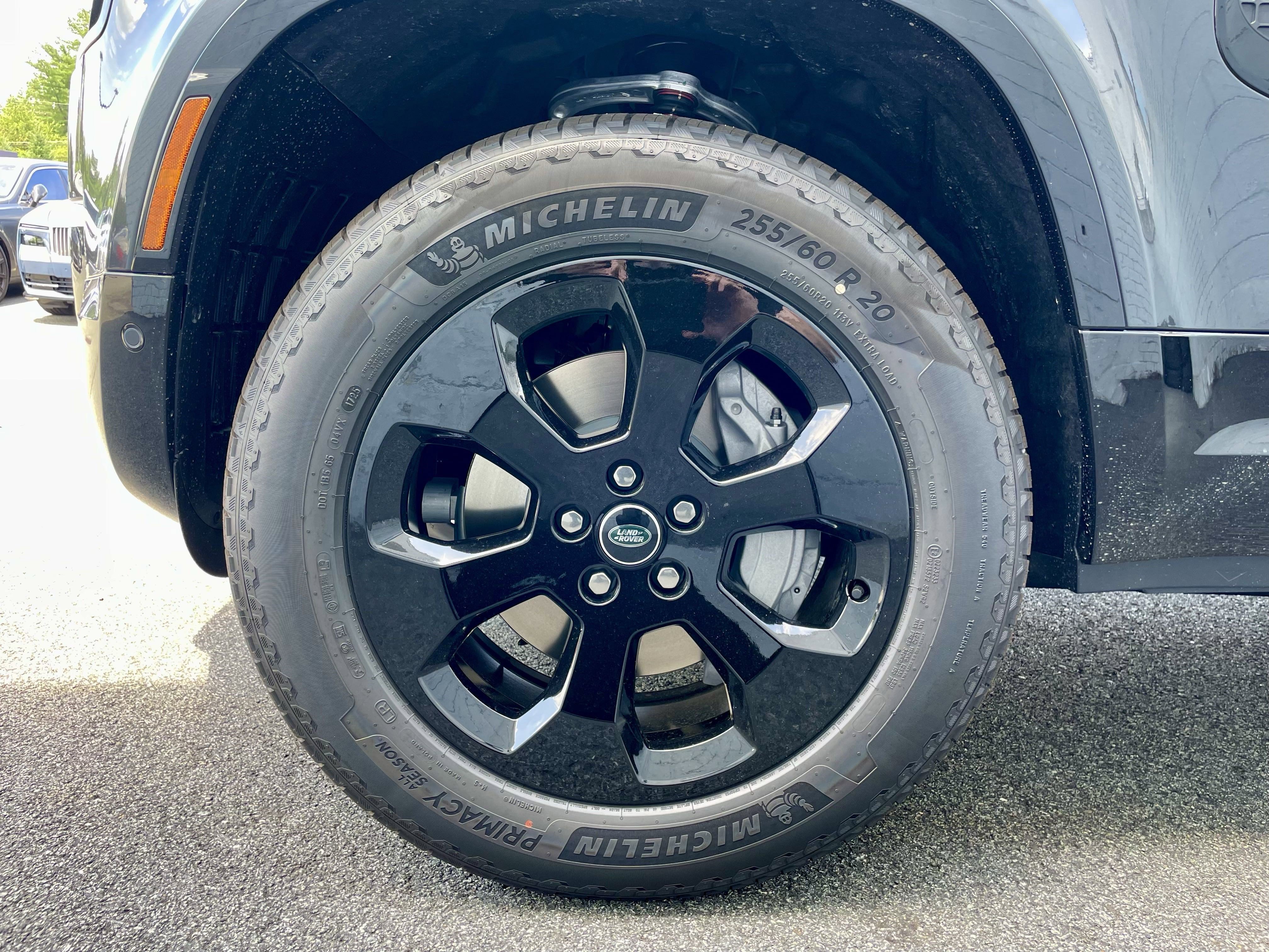 New 2025 Land Rover Defender 90 X-Dynamic SE image 9