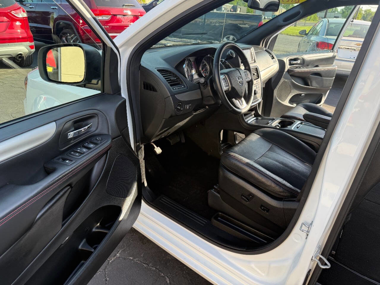 Used 2019 Dodge Grand Caravan GT FWD image 14