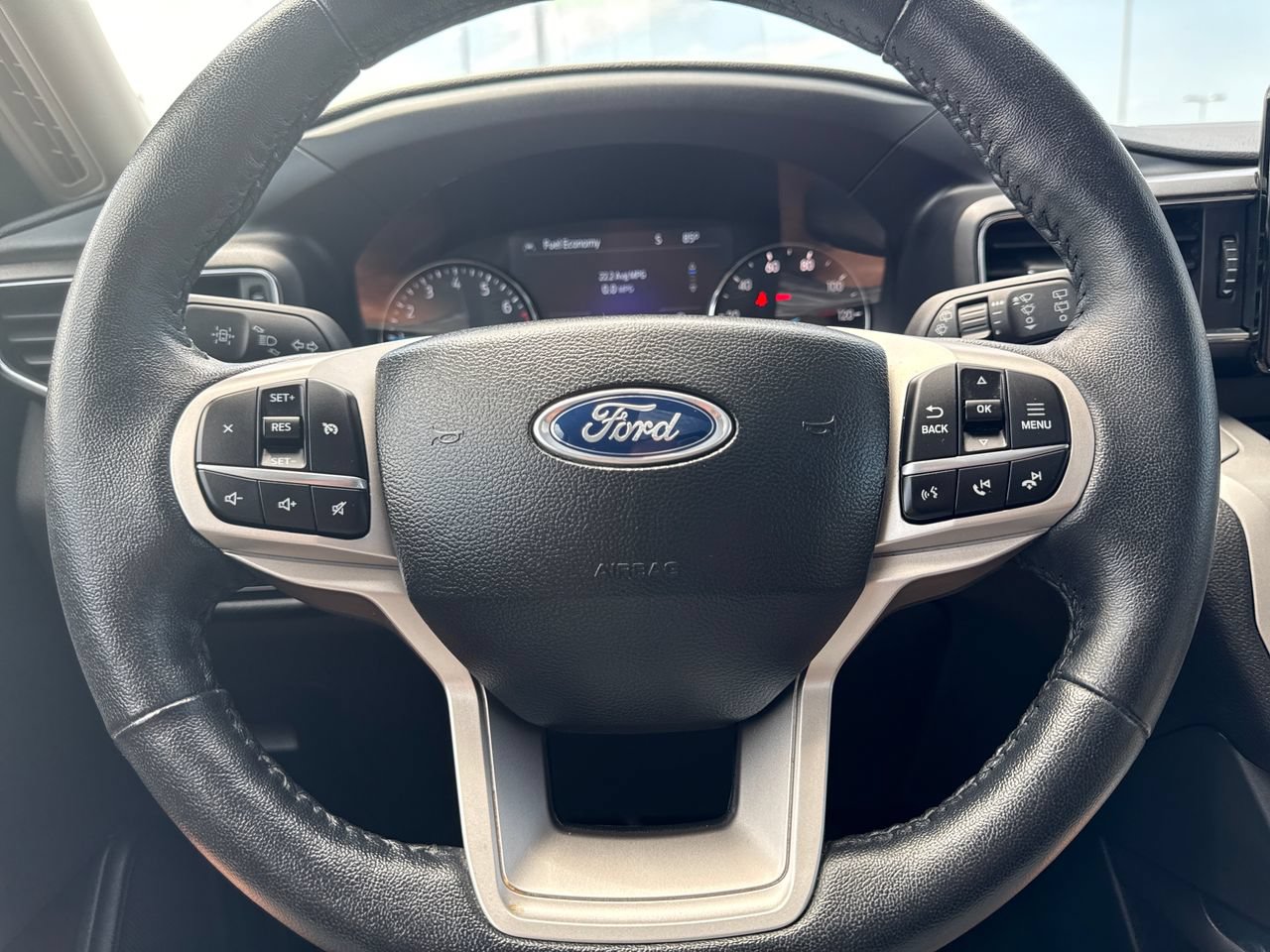 Used 2023 Ford Explorer XLT AWD/4WD image 19