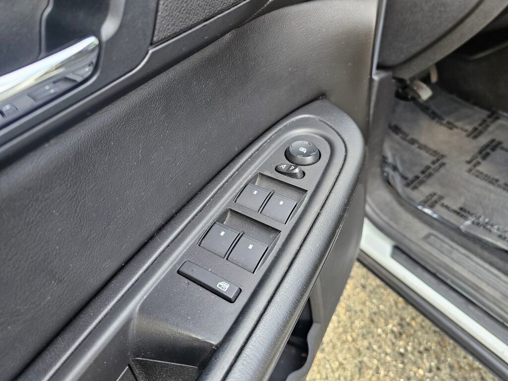 Used 2016 GMC Acadia SLE image 29