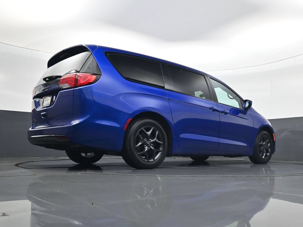 Used 2019 Chrysler Pacifica Touring Plus w/ S Appearance Package FWD image 27