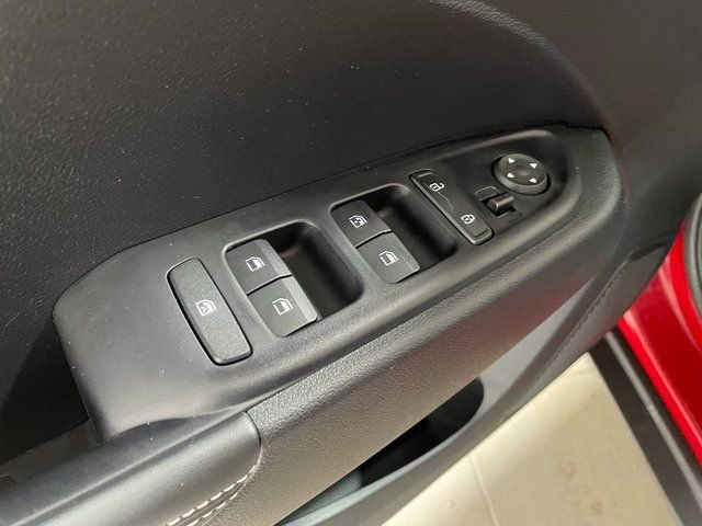 Used 2023 Hyundai Venue Limited image 21