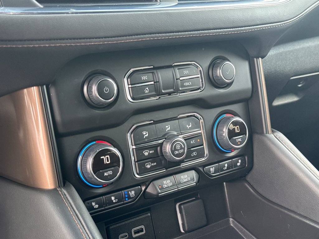 Used 2024 Chevrolet Suburban High Country AWD/4WD image 19