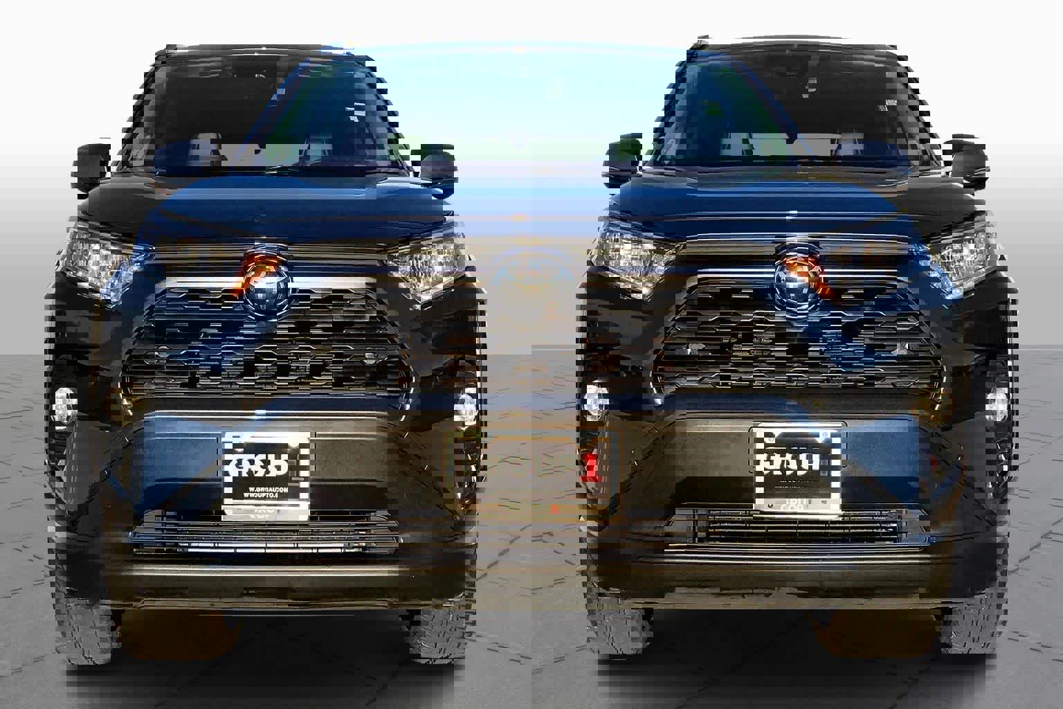 Used 2019 Toyota RAV4 XLE Premium image 3