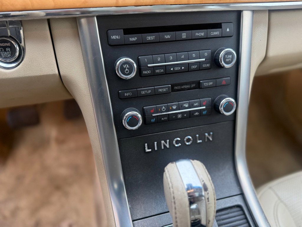 Used 2012 Lincoln MKS AWD image 17