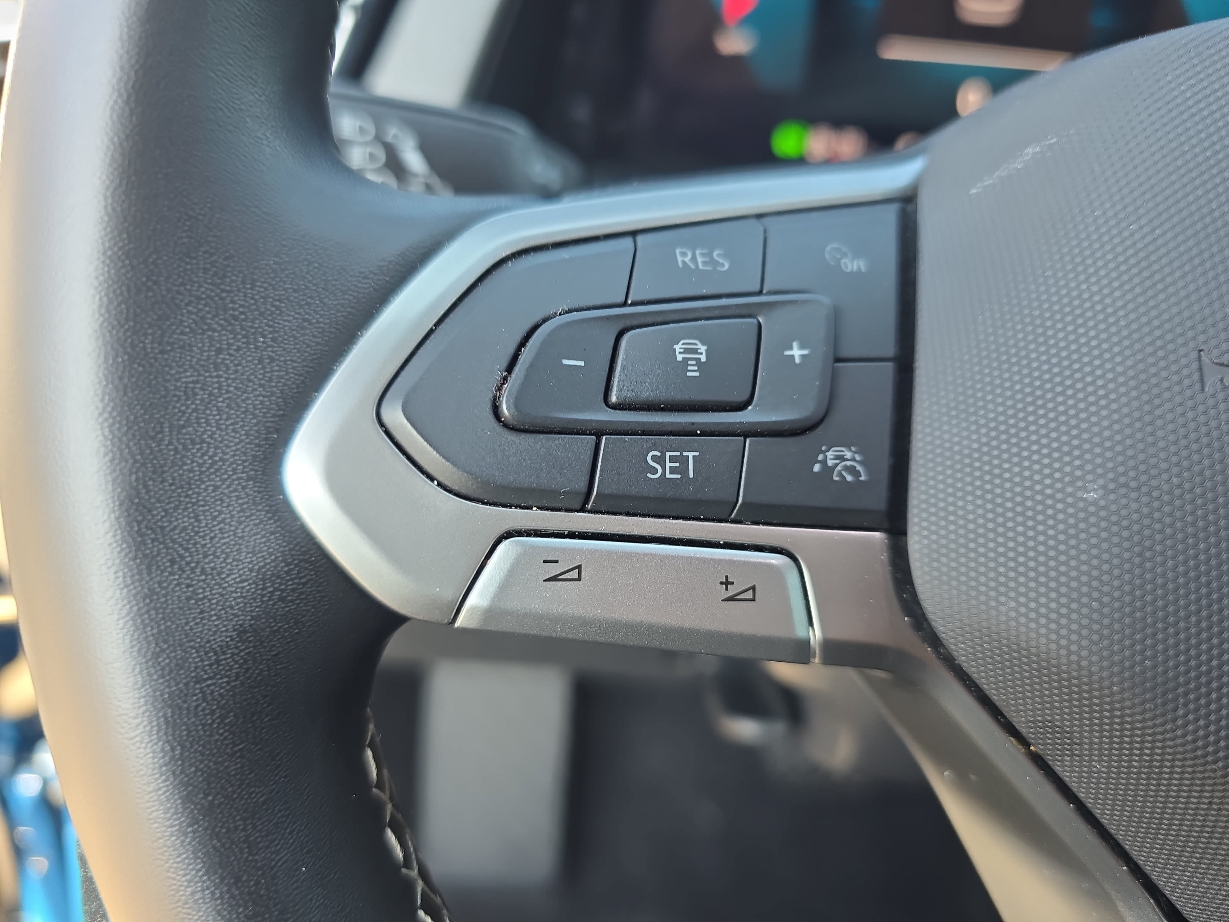 Used 2026 Volkswagen Atlas Cross Sport SE w/ Panoramic Sunroof Package FWD image 17