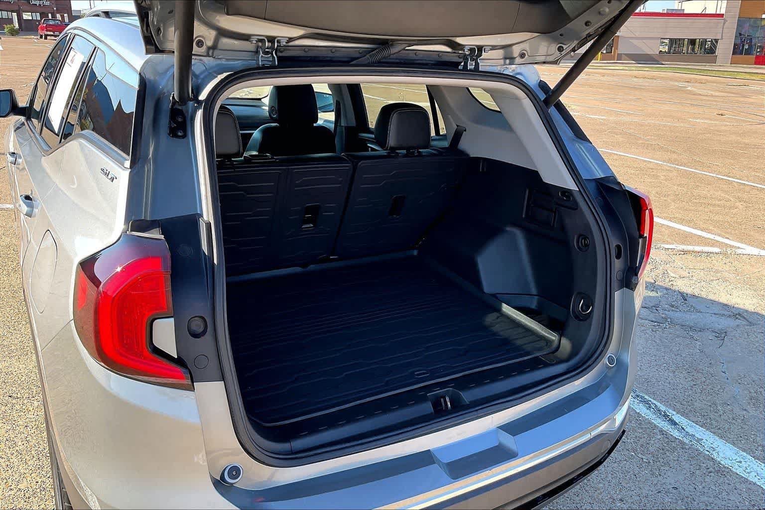 Used 2023 GMC Terrain SLT FWD image 18