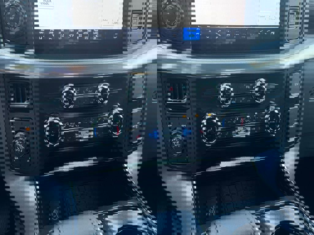 New 2025 Ford F150 Lariat w/ Equipment Group 501A Mid image 27