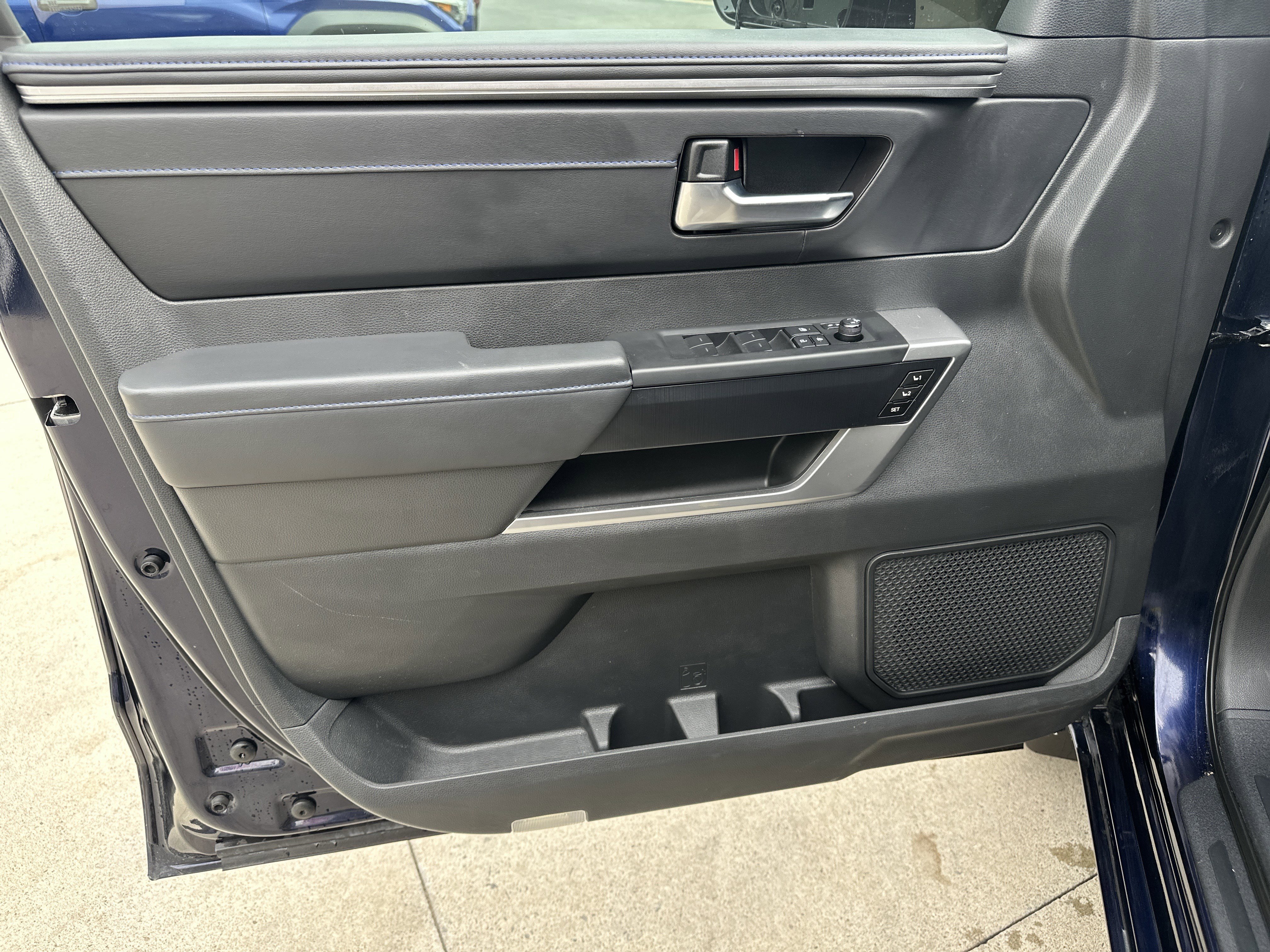 Used 2025 Toyota Tundra Platinum w/ TRD Off-Road Package AWD/4WD image 13