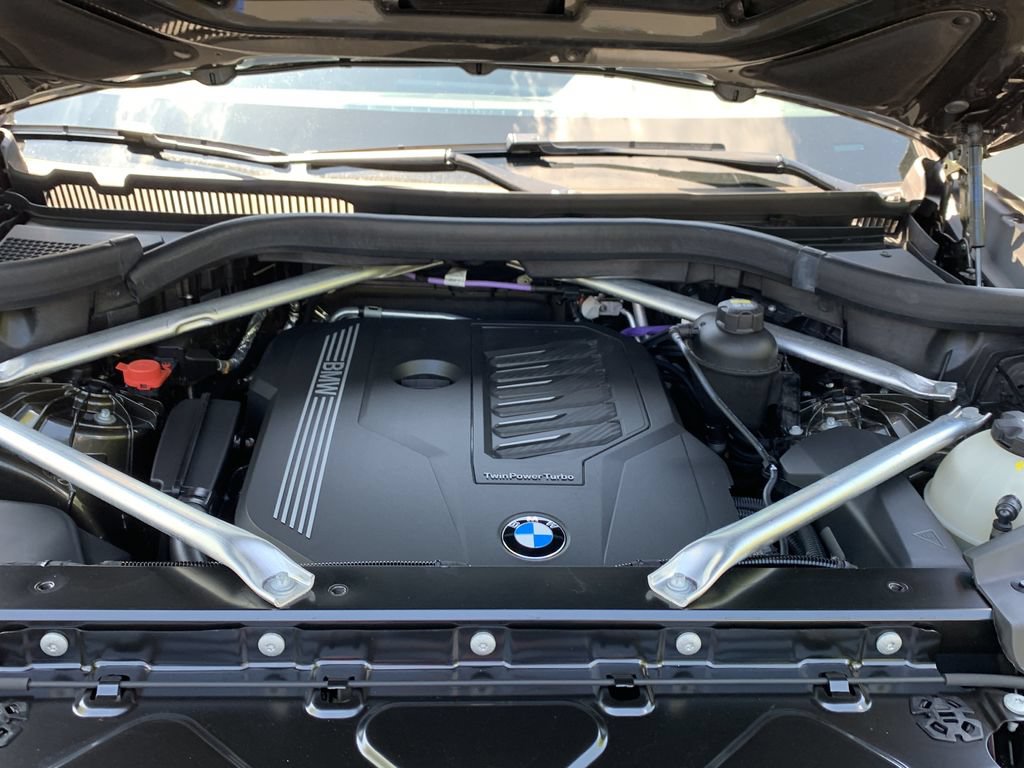 Used 2022 BMW X5 xDrive40i w/ Premium Package AWD/4WD image 9