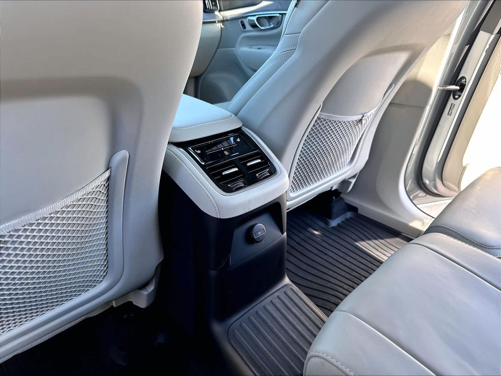 Used 2026 Volvo XC90 T8 Ultra w/ Protection Package Premier AWD/4WD image 39