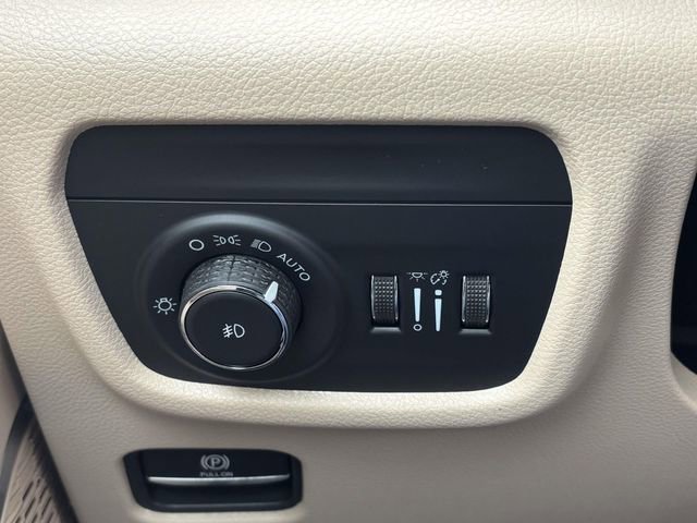 New 2026 Jeep Grand Cherokee Limited w/ Limited Altitude Package image 16