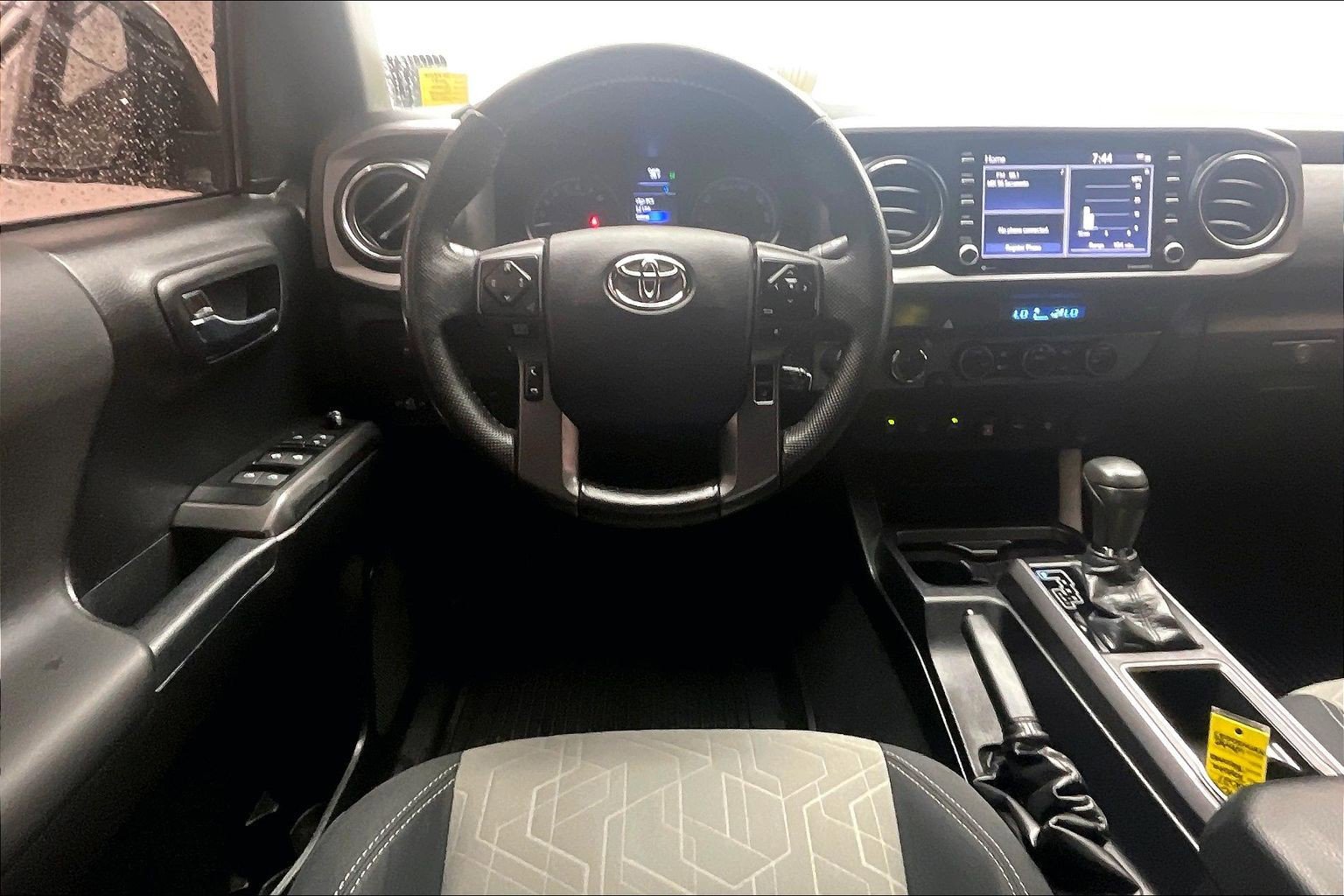 Used 2021 Toyota Tacoma TRD Off-Road w/ Technology Package AWD/4WD image 4