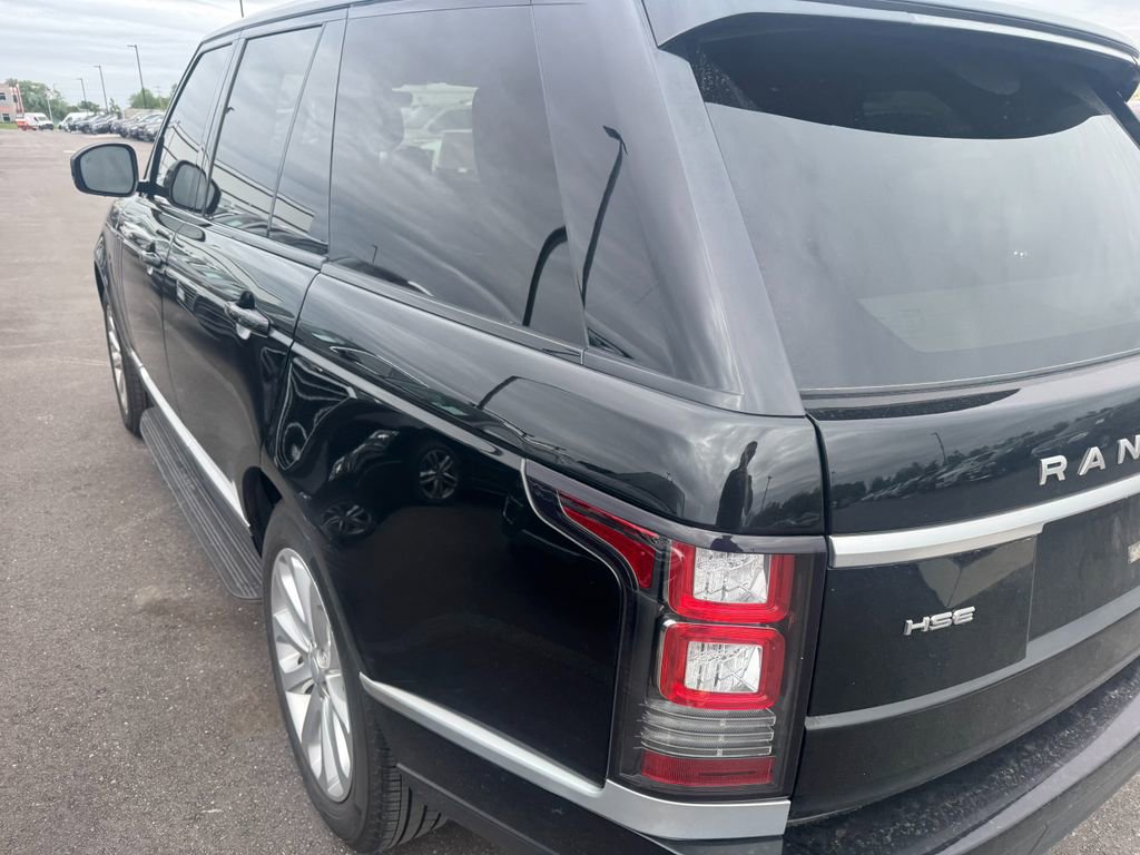 Used 2017 Land Rover Range Rover HSE AWD/4WD image 4