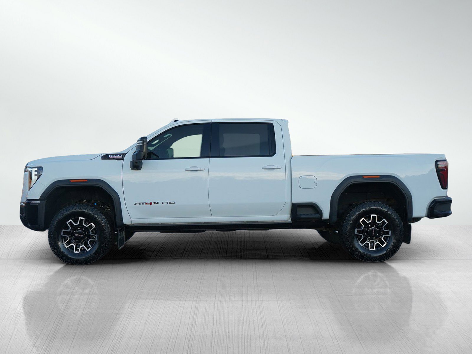 Used 2025 GMC Sierra 2500 AT4X image 3