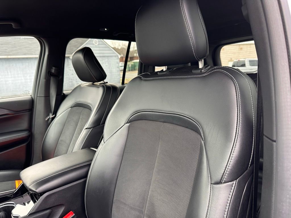 Used 2023 Jeep Grand Cherokee Altitude image 14