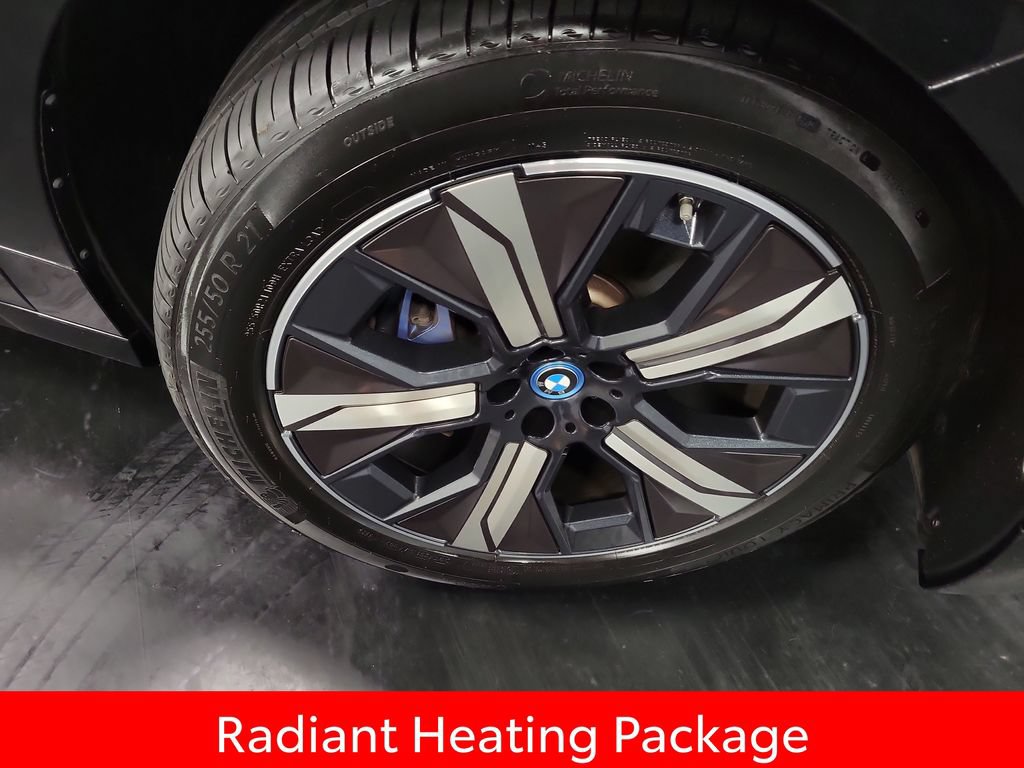 Used 2024 BMW iX xDrive50 w/ Premium Package AWD/4WD image 10