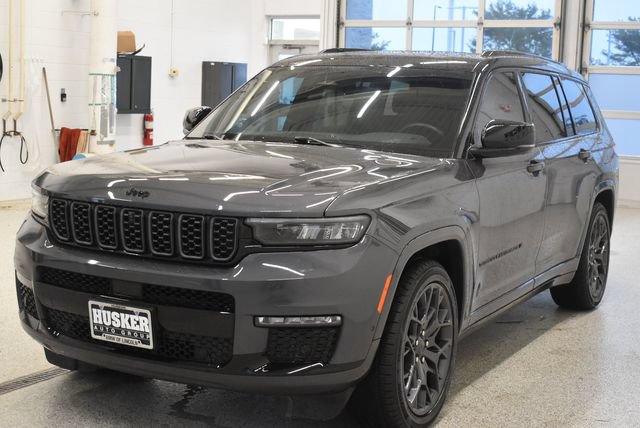 Used 2023 Jeep Grand Cherokee L Summit w/ High Altitude Package AWD/4WD image 9