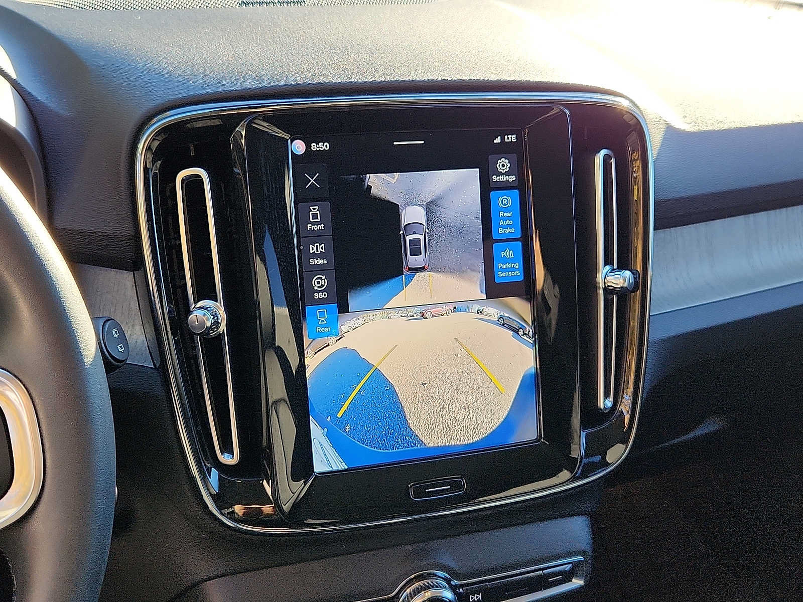 Certified 2024 Volvo XC40 B5 Plus w/ Protection Package Premier AWD/4WD image 16