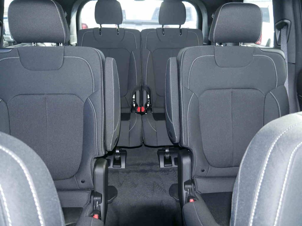 Used 2025 Jeep Grand Cherokee L Laredo w/ Trailer Tow Package image 34