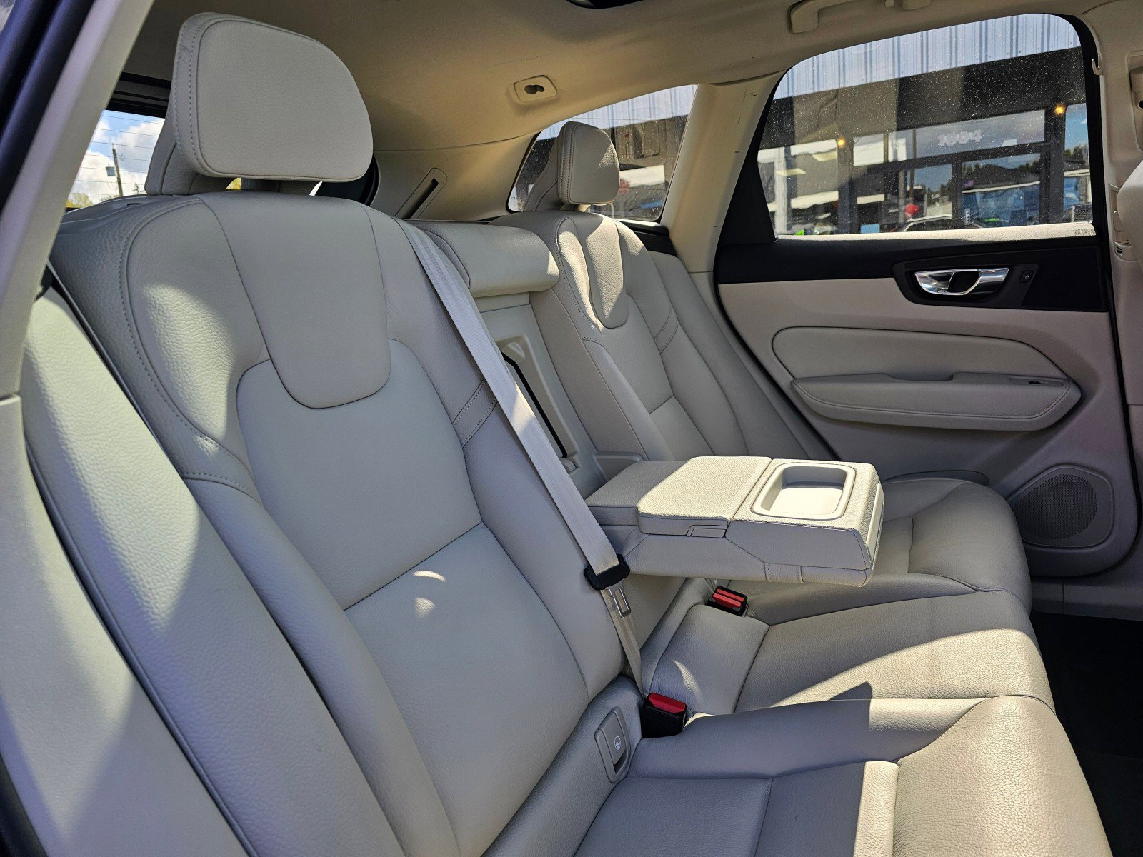 Used 2020 Volvo XC60 T6 Momentum image 15