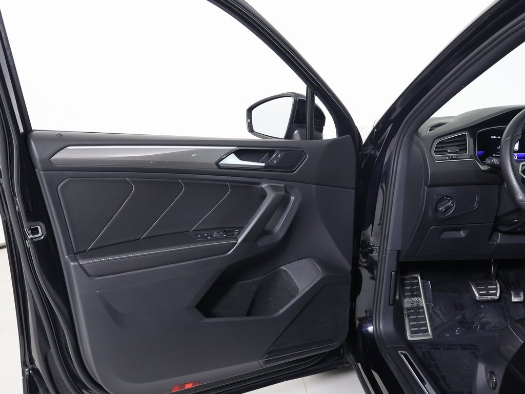 Used 2023 Volkswagen Tiguan SE R-Line image 22