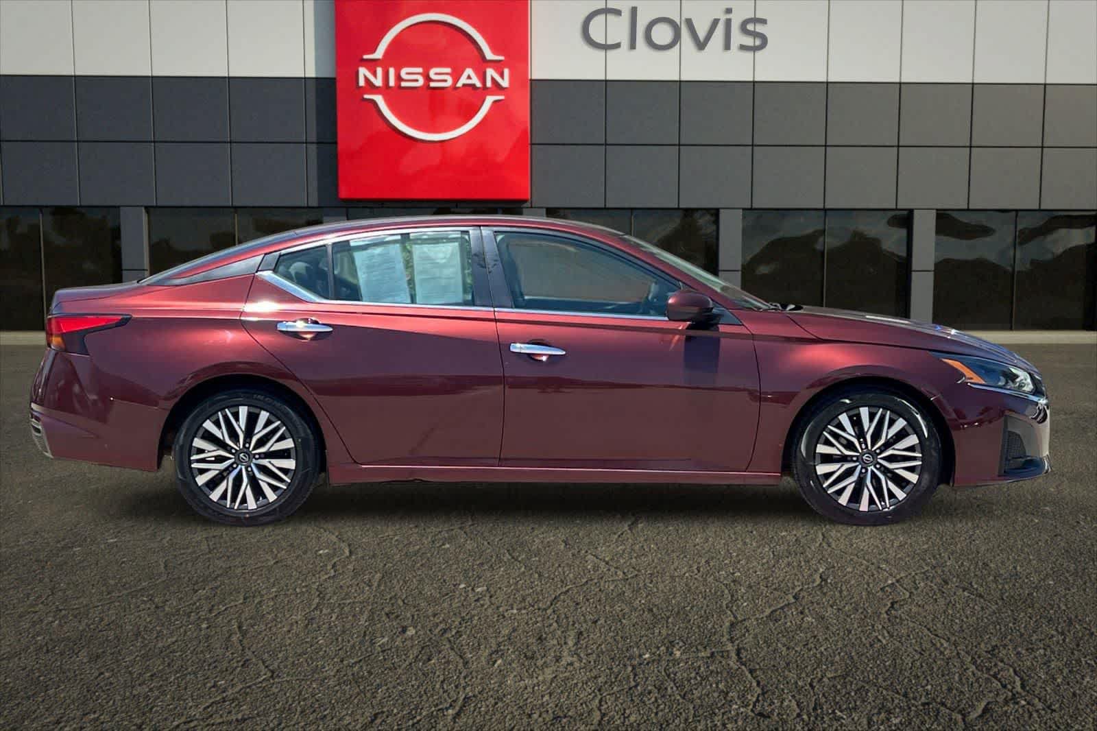 Used 2023 Nissan Altima 2.5 SV FWD image 9