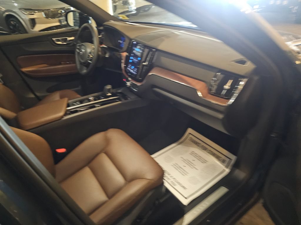 Certified 2023 Volvo XC60 B5 Plus w/ Climate Package AWD/4WD image 10