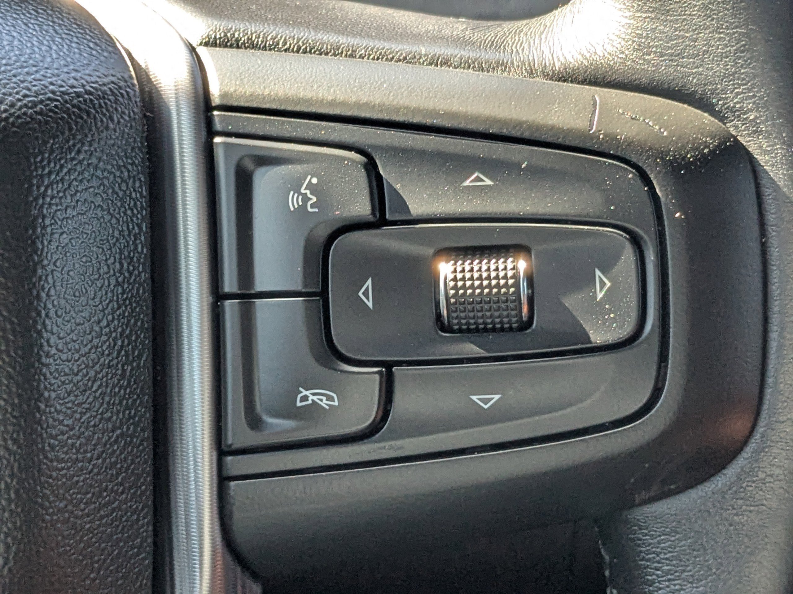 Used 2023 GMC Yukon XL Denali Ultimate image 28