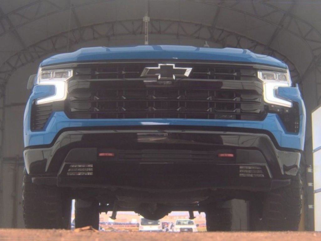 Used 2024 Chevrolet Silverado 1500 LT Trail Boss w/ Protection Package AWD/4WD image 2