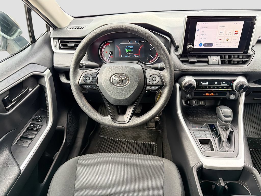 Used 2023 Toyota RAV4 LE AWD/4WD image 17