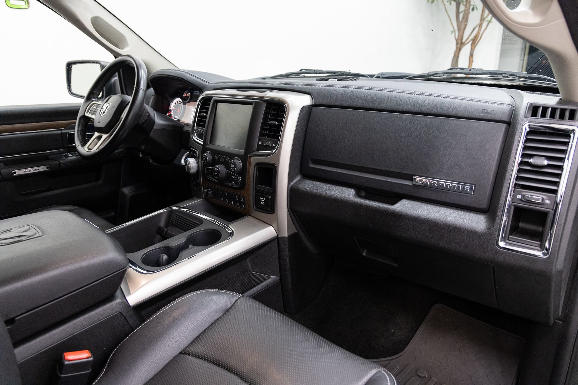 Used 2016 RAM 1500 Laramie w/ Convenience Group AWD/4WD image 13