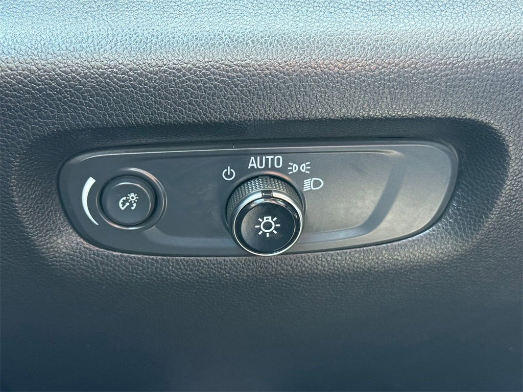 Used 2022 Chevrolet Traverse RS image 21