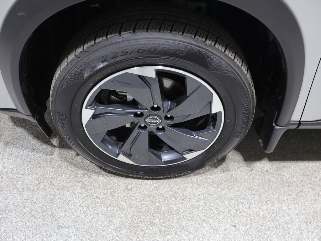 Used 2024 Nissan Rogue SV FWD image 9