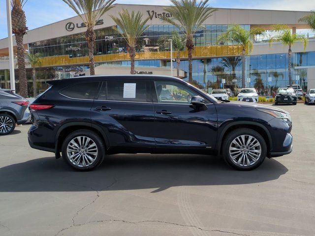 Used 2022 Toyota Highlander Platinum image 4