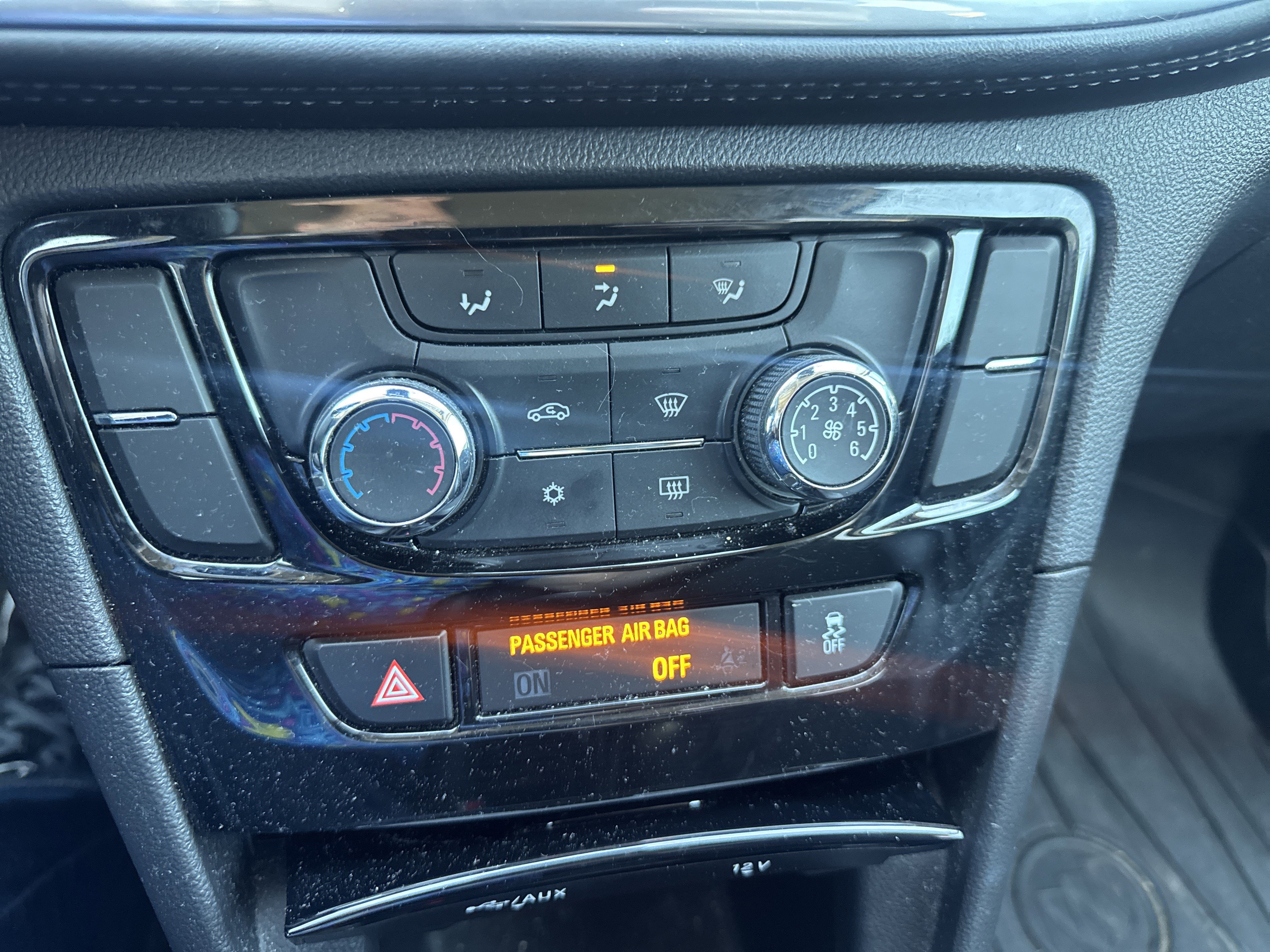 Used 2022 Buick Encore Preferred w/ Safety Package FWD image 19