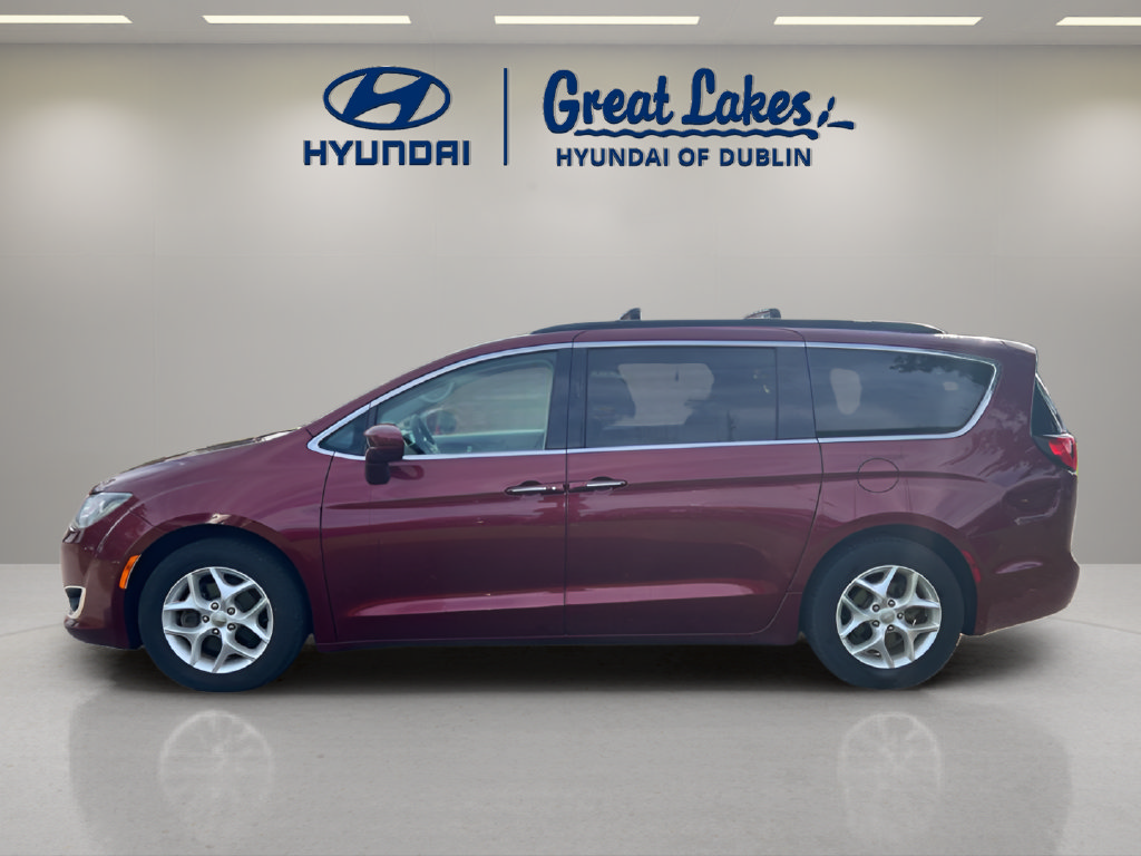 Used 2018 Chrysler Pacifica Touring Plus w/ Tire & Wheel Group FWD image 2