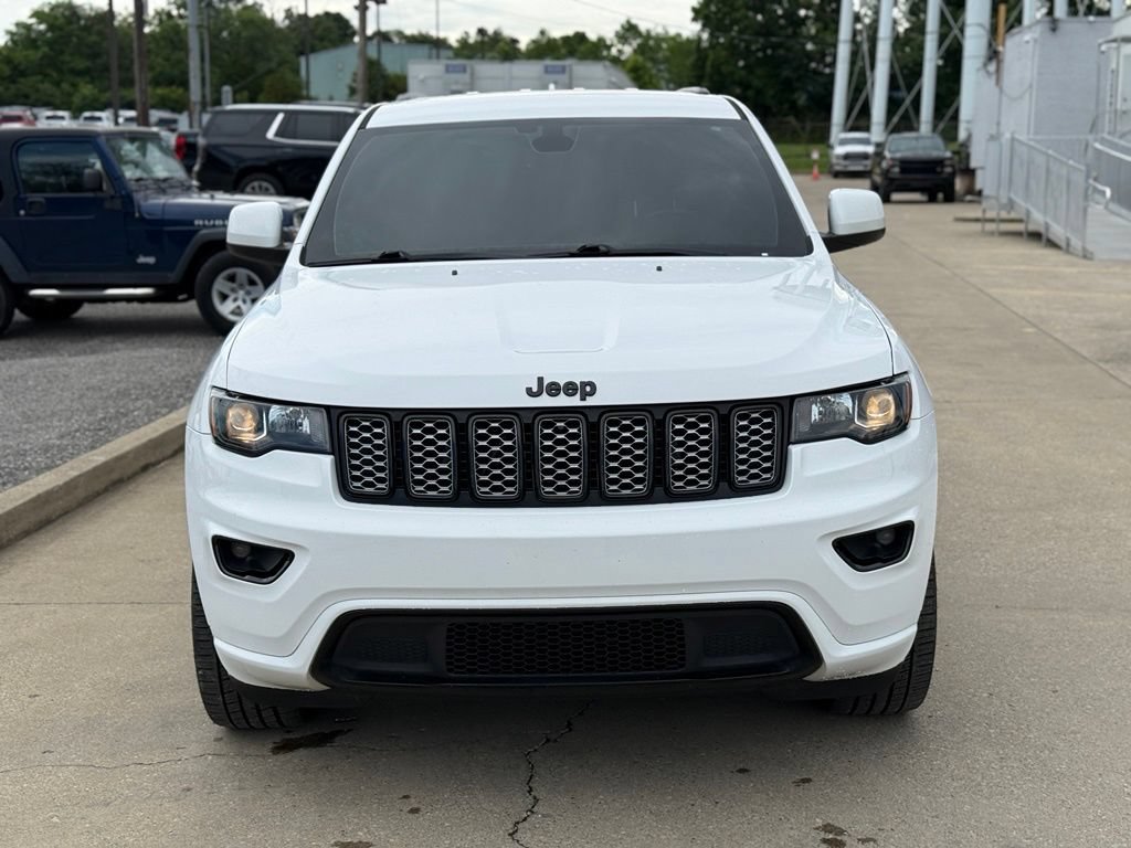 Used 2018 Jeep Grand Cherokee Altitude AWD/4WD image 3