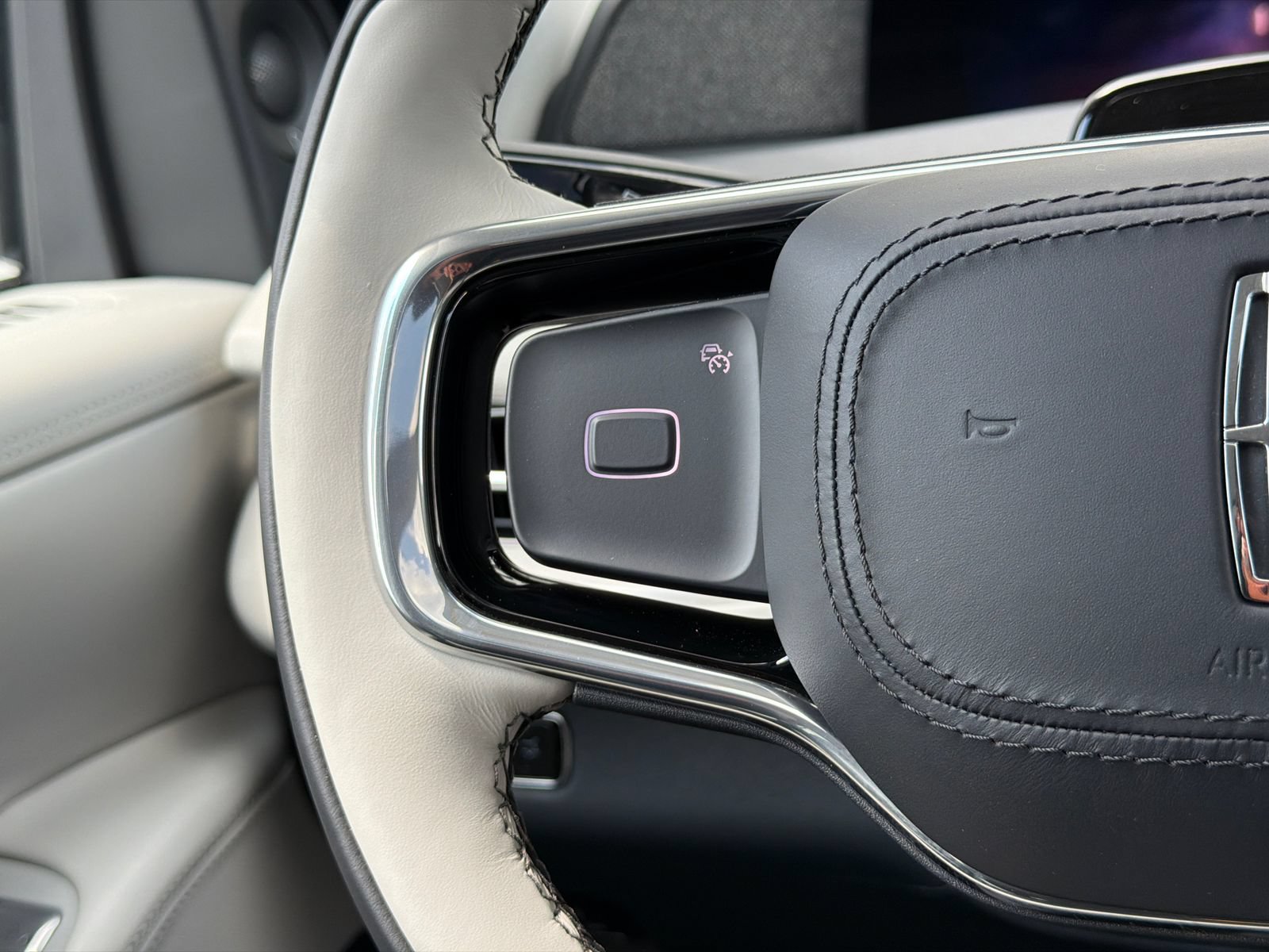 New 2026 Lincoln Navigator L Reserve AWD/4WD image 25